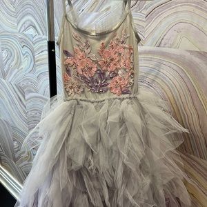 Beautiful long Tutu du Monde size 4-5 Like new.